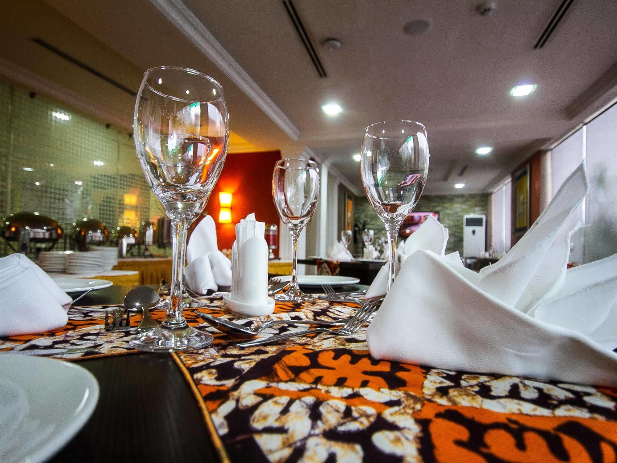 איקג'ה Golfview Suites & Conference Center מראה חיצוני תמונה